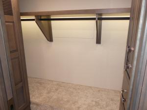 Anthem 44D Photo
