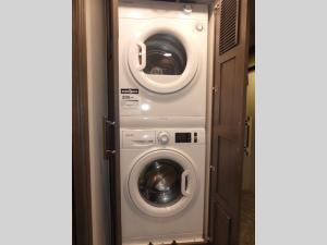 Anthem 44D Photo