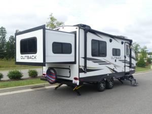 Outback Ultra Lite 210URS Photo