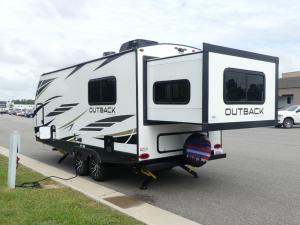 Outback Ultra Lite 210URS Photo