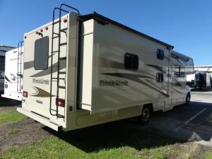 Minnie Winnie 31H Photo