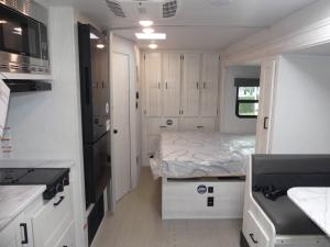 Entrada M-Class 24FM Photo