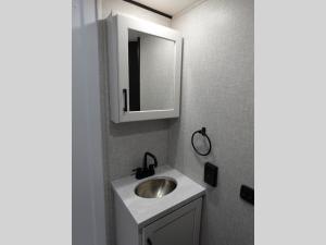 Jay Feather Micro 166FBS Photo