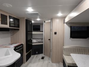 Avenger LE 24BHSLE Photo