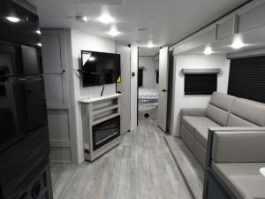 Apex Ultra-Lite 243FKS Photo