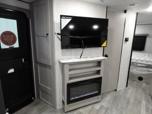 Apex Ultra-Lite 243FKS Photo