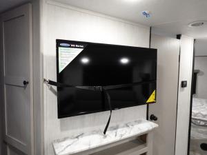 Apex Ultra-Lite 243FKS Photo