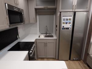 Avenue 33RKS Photo