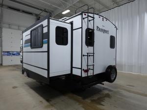 Passport Super Lite 2660RL Photo