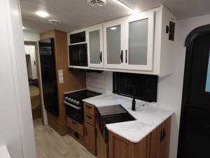 Passport Super Lite 2660RL Photo