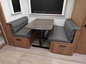 Passport Super Lite 2660RL Photo