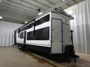 Wildwood Grand Lodge 42VERANDA Photo