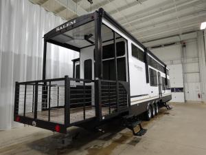 Wildwood Grand Lodge 42VERANDA Photo