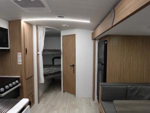 Passport Super Lite 229BH Photo