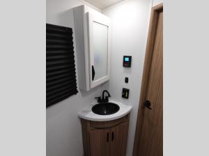 Passport Super Lite 229BH Photo