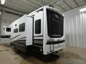 Pinnacle 32RLTS Photo