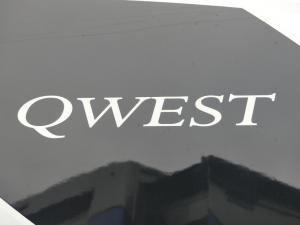 Qwest 24L Photo