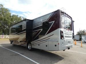 Bounder 33C Photo