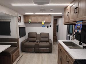 Freedom Express Ultra Lite 252RBS Photo