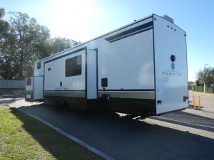 Hampton 390PVL Photo