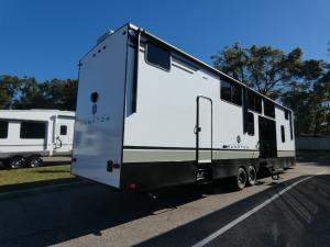Hampton 390PVL Photo