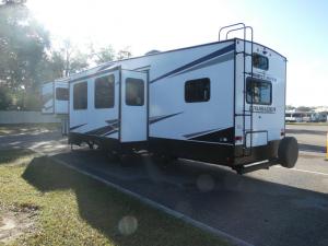Crusader 395BHL Photo