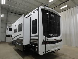Pinnacle 32RLTS Photo