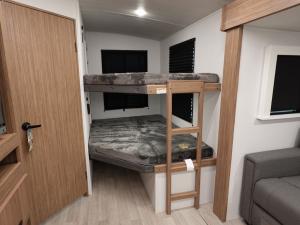 Passport Super Lite 2900BH Photo