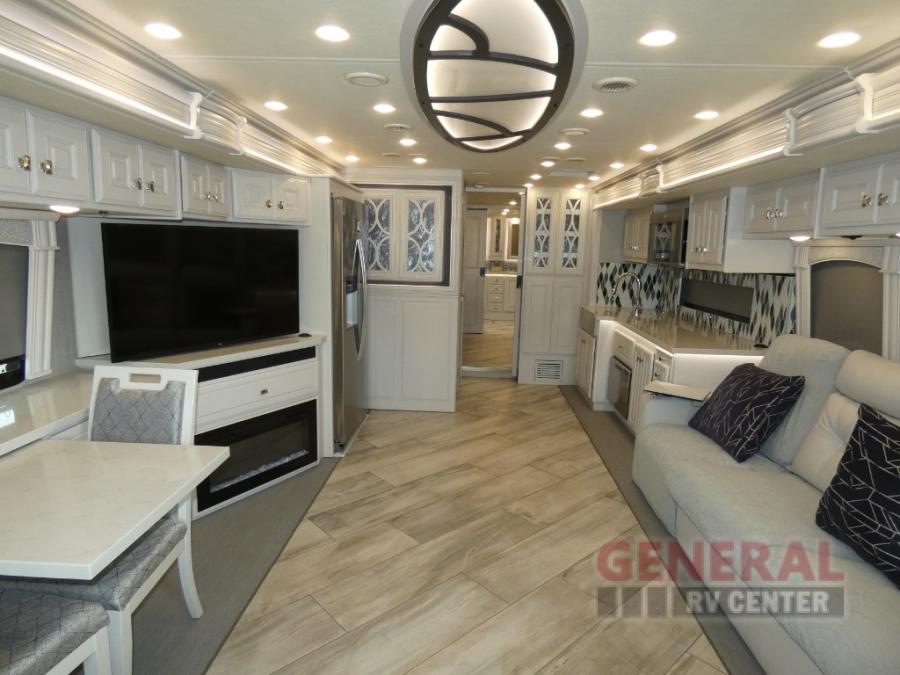 Used 2022 Fleetwood RV Discovery LXE 44S Motor Home Class A - Diesel at ...