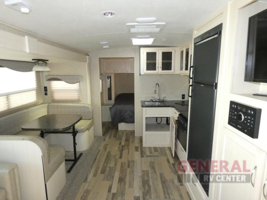 Used 2018 Winnebago Industries Towables Minnie Plus 26RBSS Travel ...