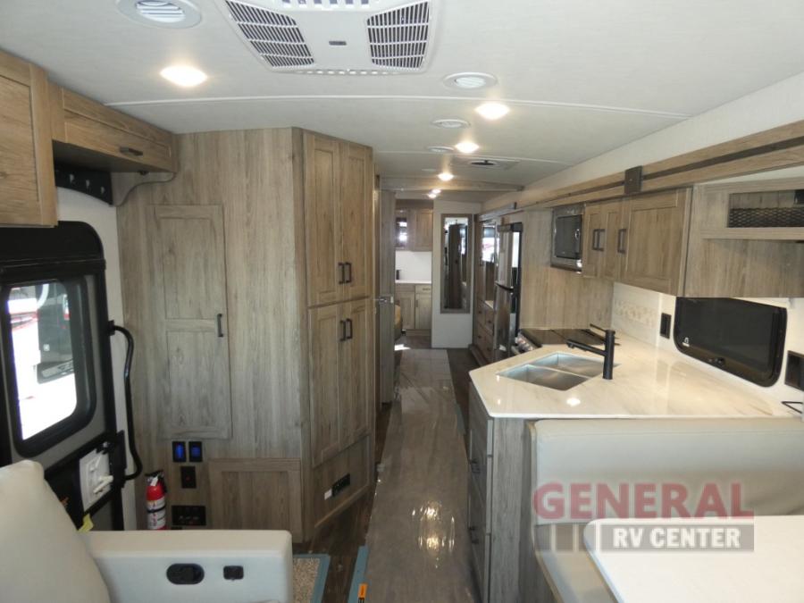 2024 Winnebago 33k