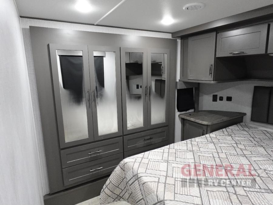 2024 Grand Design RV momentum 398m