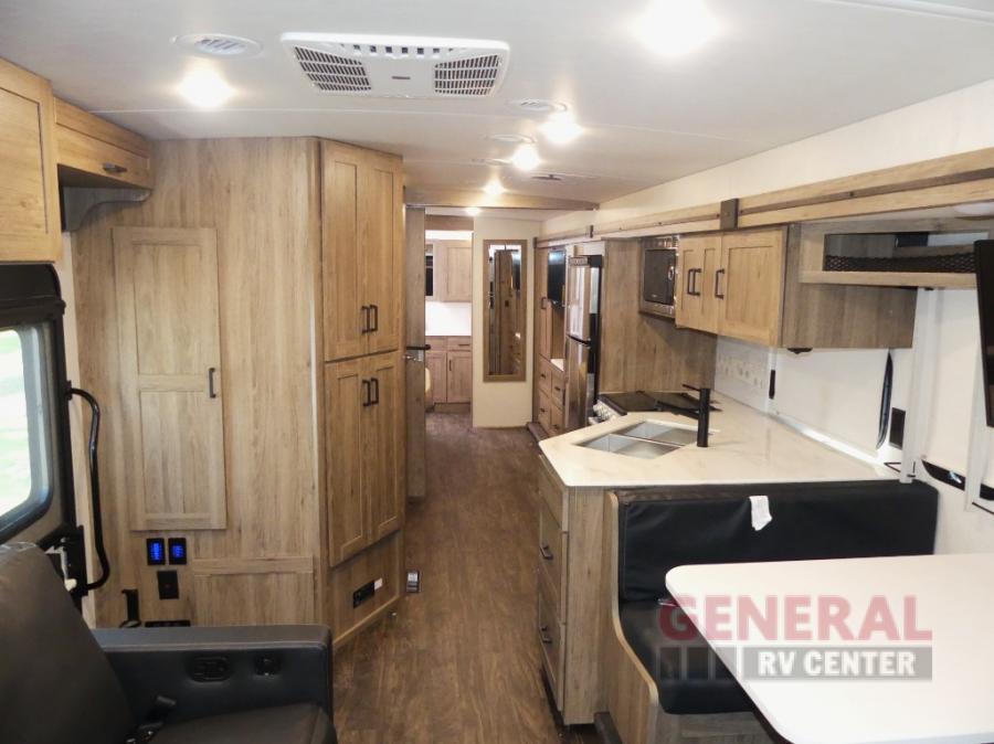 2024 Winnebago 33k