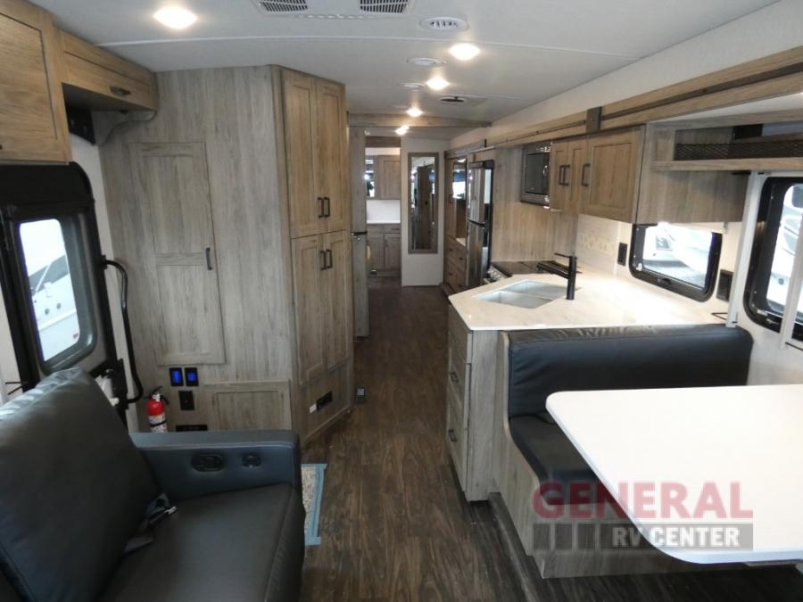 2024 Winnebago 33k