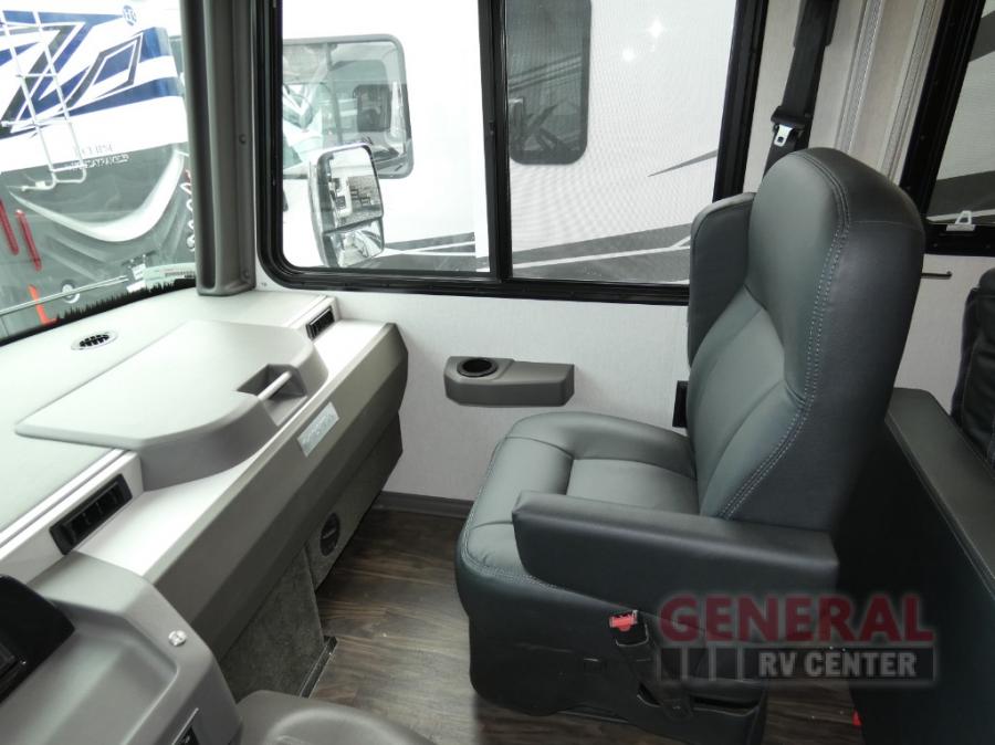 2024 Winnebago 33k