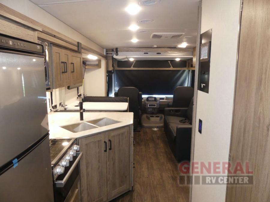 2025 Winnebago 33k