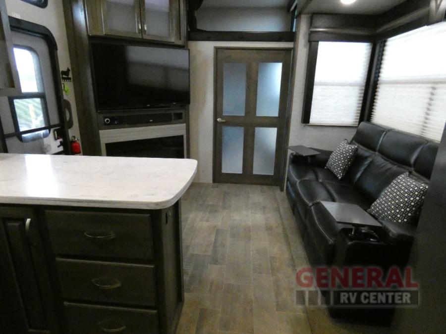 2018 Dutchmen RV v3705