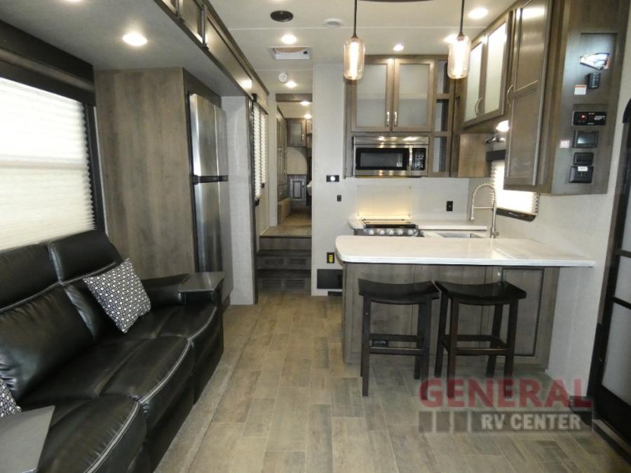 2018 Dutchmen RV v3705