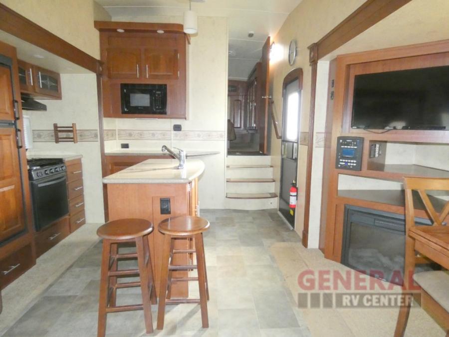 Used 2014 Forest River RV Flagstaff Classic Super Lite 8528IKWS Fifth ...