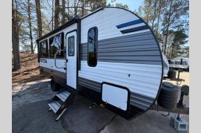 New 2025 Gulf Stream RV Conquest Ultra Lite 228SB Photo