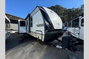 Used 2021 Cruiser Radiance Ultra Lite 32BH Photo