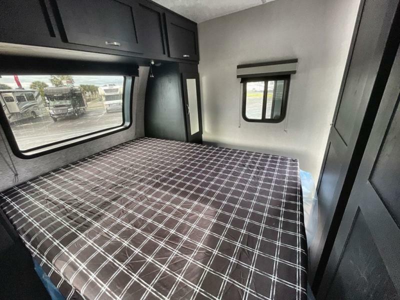 New 2023 Coachmen RV Freedom Express Ultra Lite 257BHS Travel Trailer ...