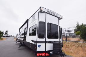 New 2025 Keystone RV Retreat 391CLDL Photo