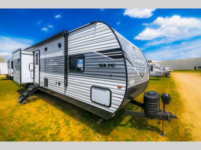 Front angle of the 2025 Jayco Jay Flight SLX 333BTS with triple slide-outs.