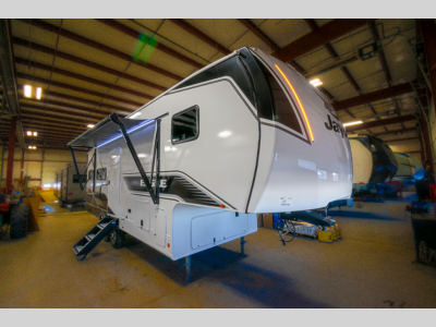 Front angle exterior view of the 2025 Jayco Eagle SLE 24MLE.