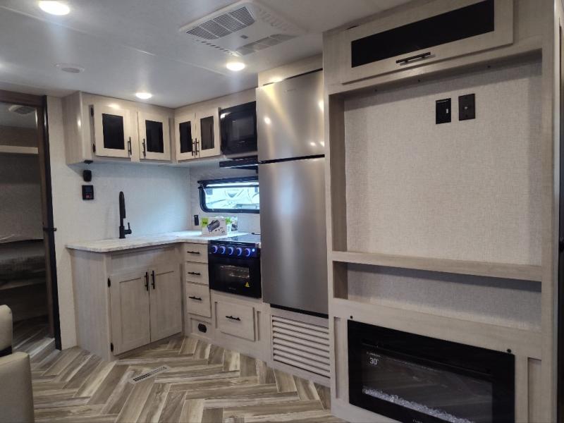 New 2025 CrossRoads RV Zinger ZR280RB Travel Trailer at RVing