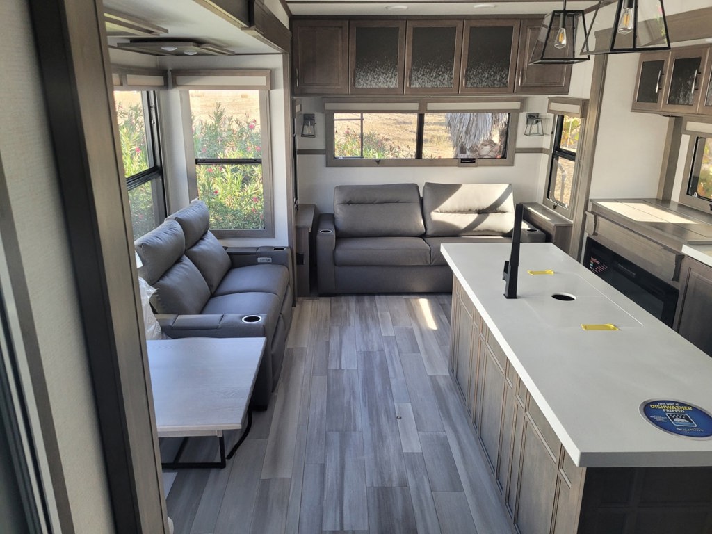 New 2024 Grand Design Solitude 310GK Fifth Wheel At Happy Daze   Unit Photo 202311020101506030560668 