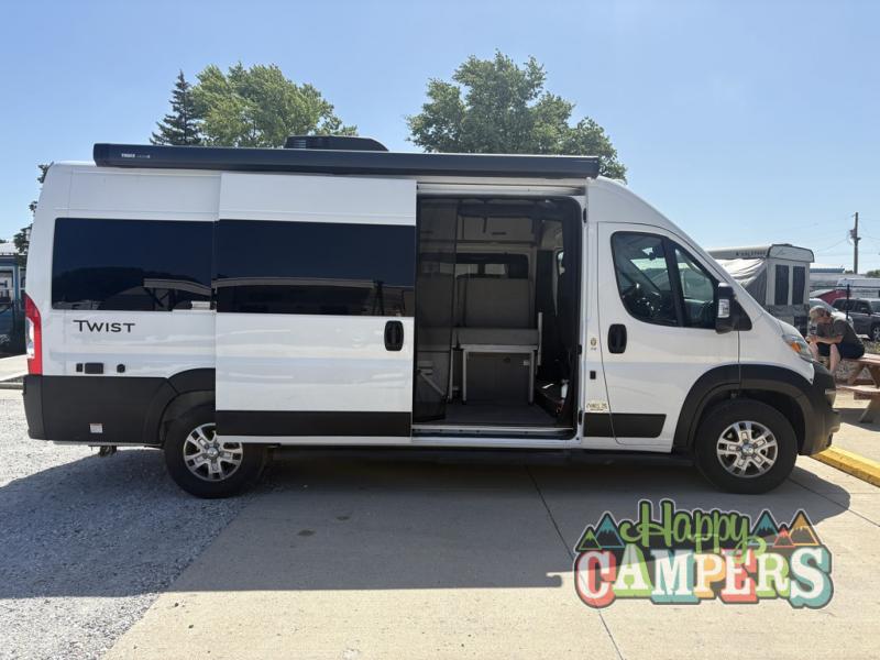 2024 Ram ProMaster 3500 Window Van photo 13
