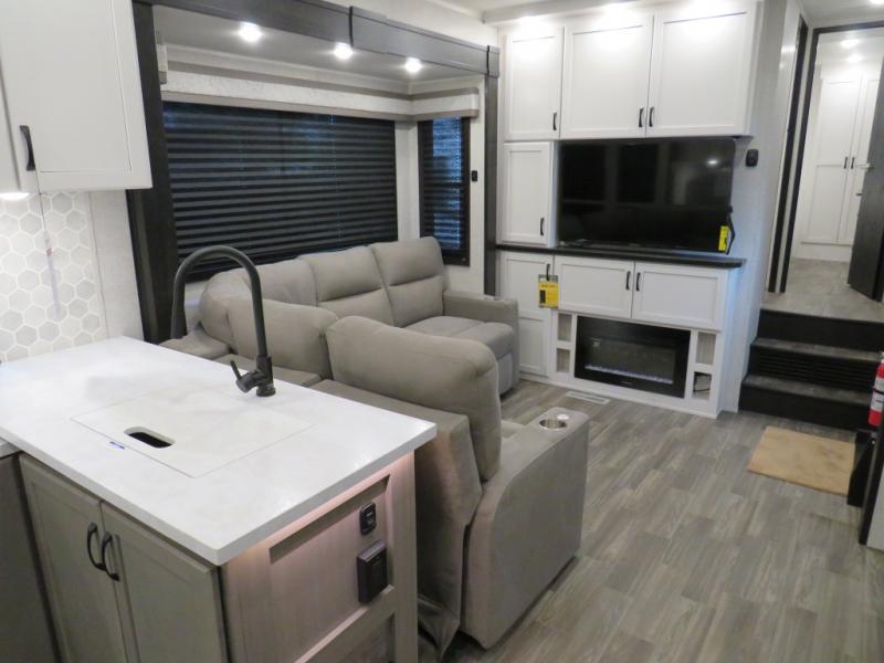 New 2024 Jayco Seismic 399 Toy Hauler Fifth Wheel at Hilltop Camper ...