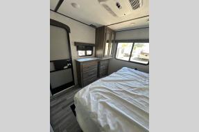 Used 2021 CrossRoads RV Zinger ZR320FB Photo